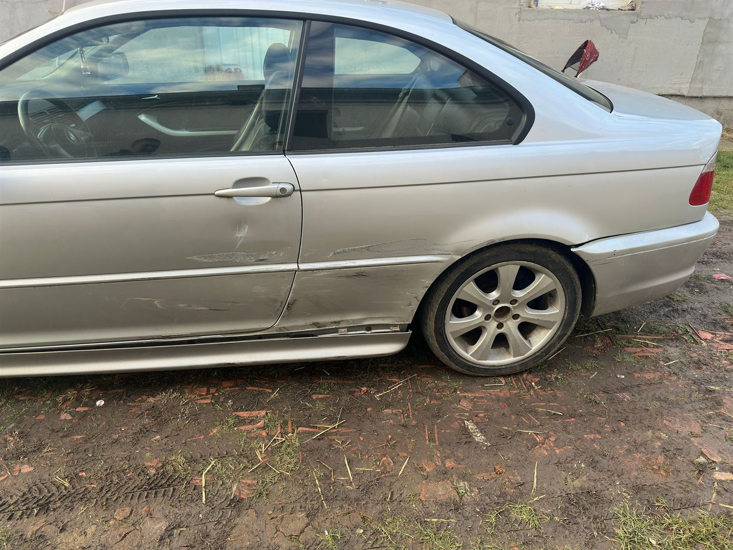 BMW 318i oštećenje nakon saobraćajne nezgode