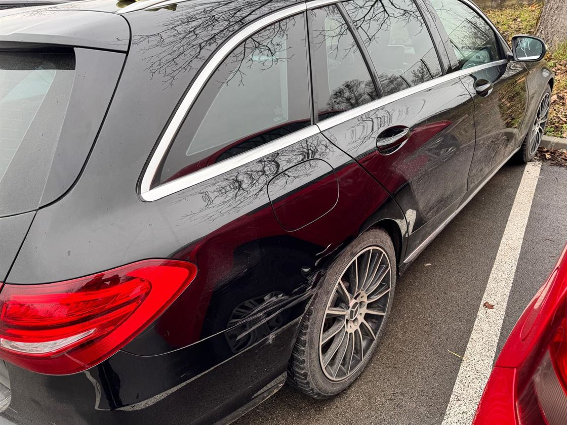 Mercedes-Benz C220 oštećenje nakon saobraćajne nezgode